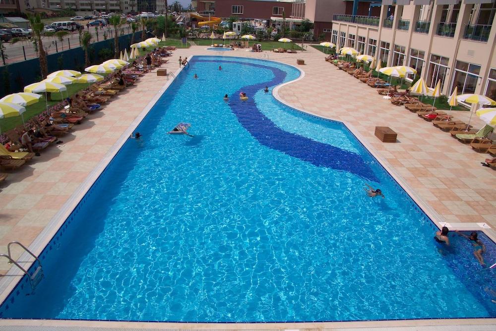 Titan Select Hotel كوناكلي المظهر الخارجي الصورة