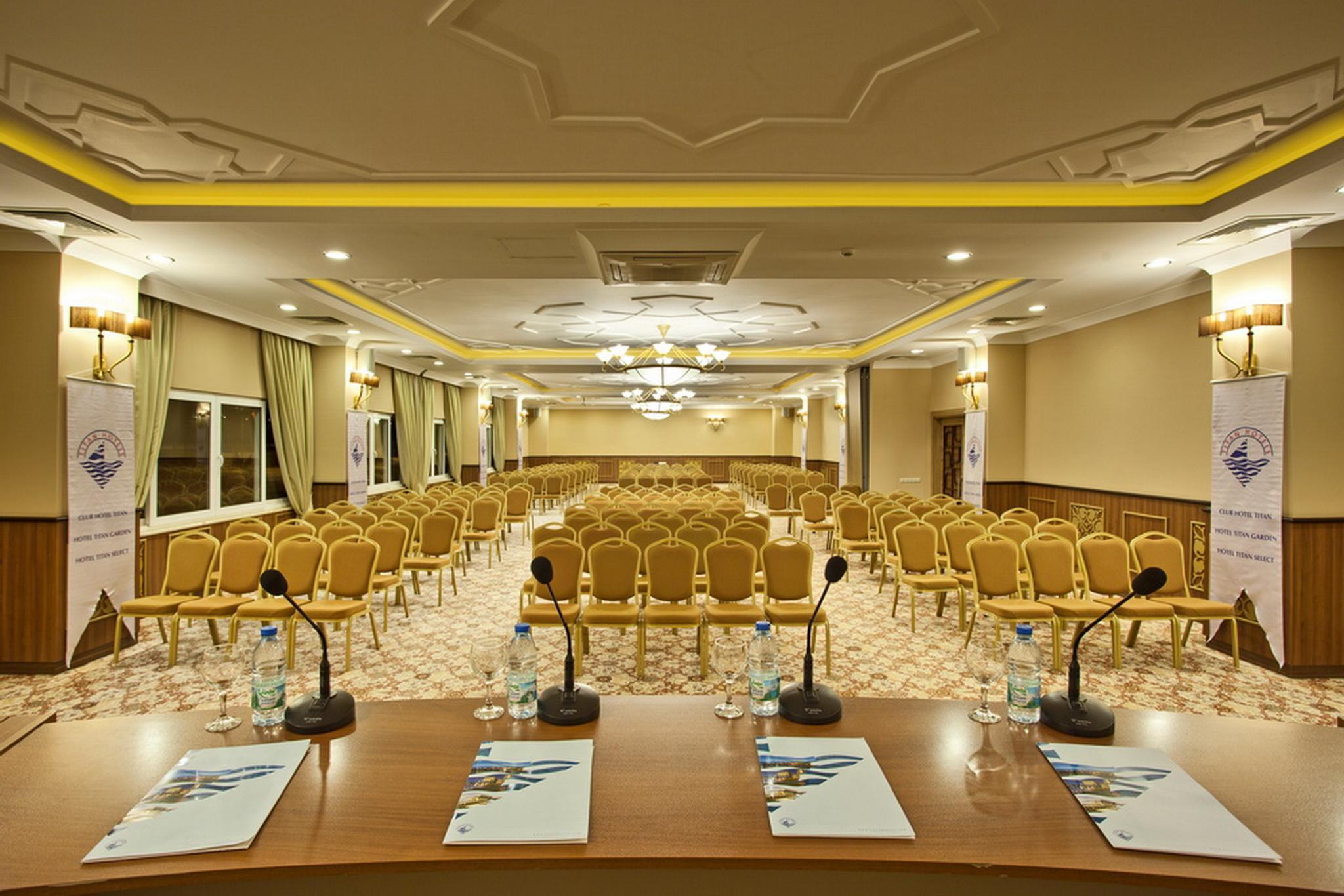 Titan Select Hotel كوناكلي المظهر الخارجي الصورة