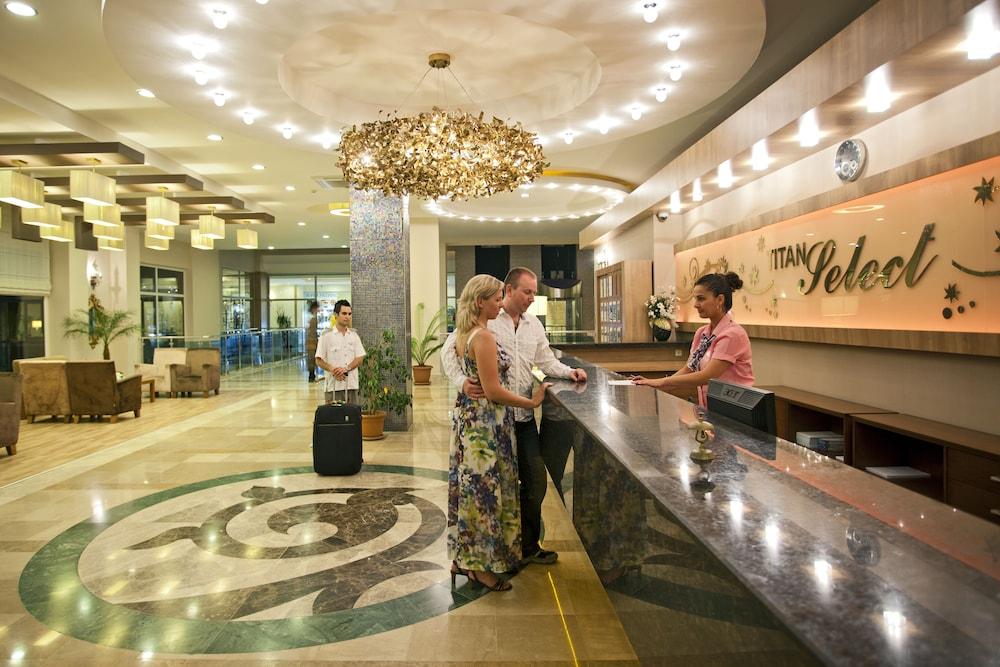 Titan Select Hotel كوناكلي المظهر الخارجي الصورة